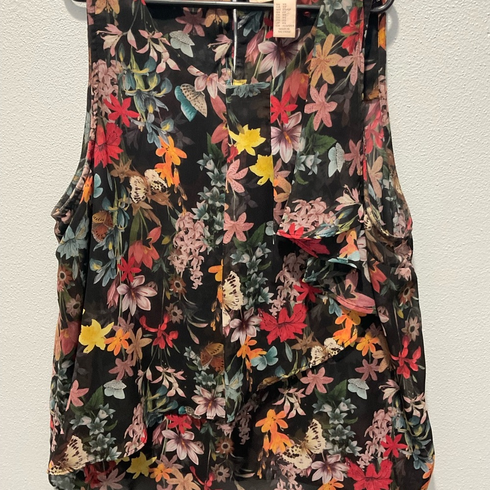 Fun summer top! Light weight fabric, no ironing needed